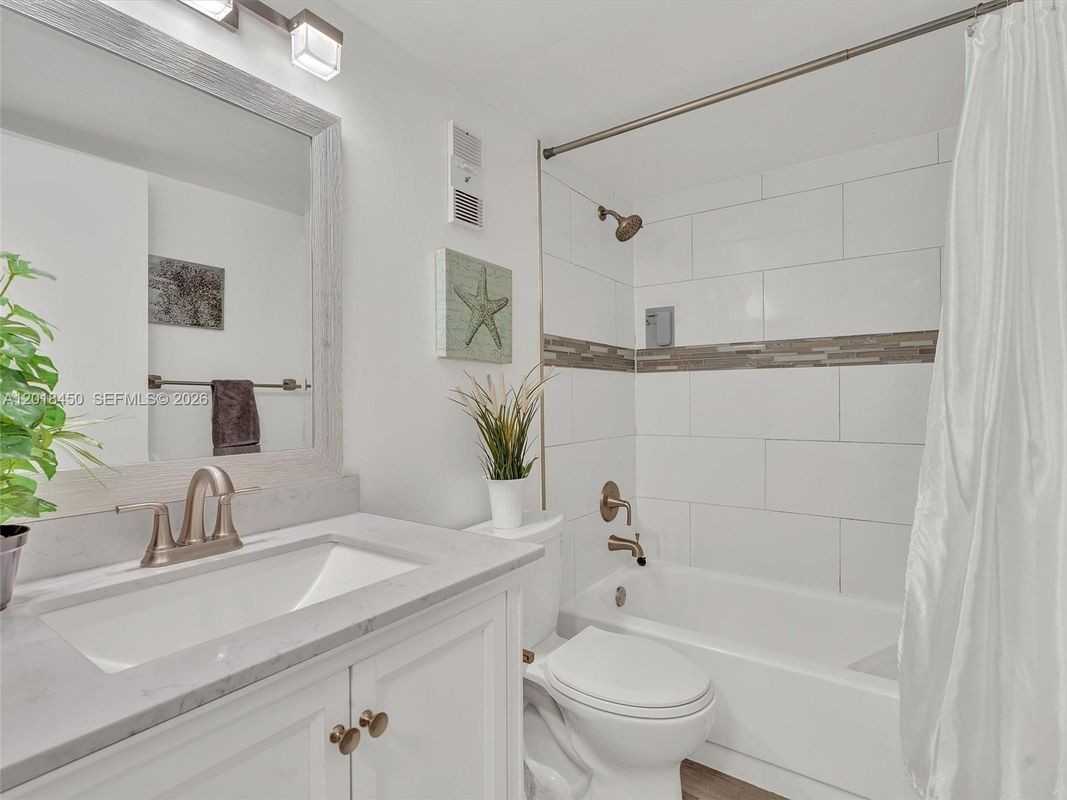 7840 Nw 50th St ##404 - Photo 7 of 19
