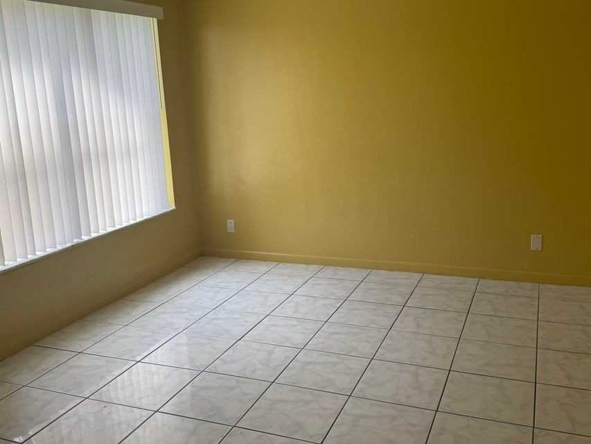 2511 Nw 56th Ave ##111 - Photo 3 of 11