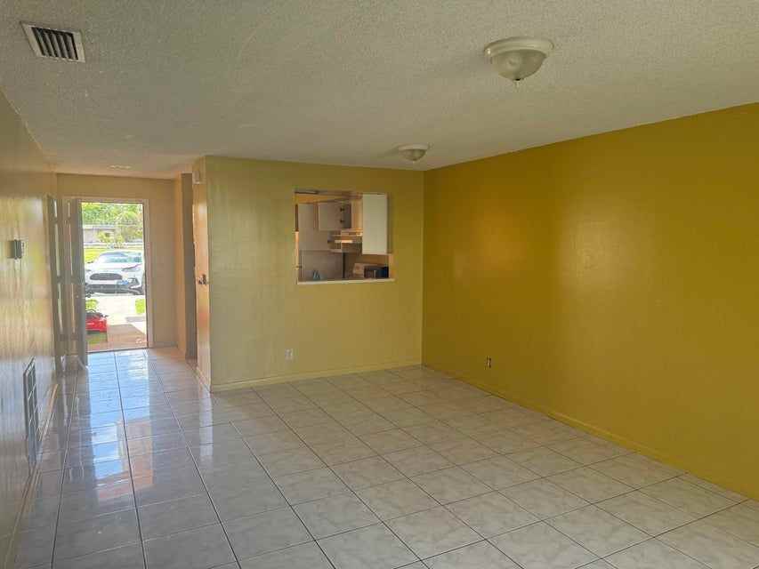2511 Nw 56th Ave ##111 - Photo 6 of 11