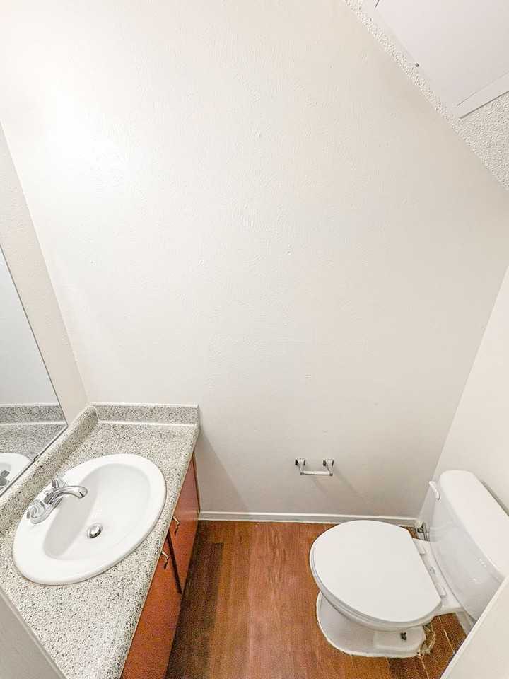 Lakewood Manor Apartments - Photo 5 of 8