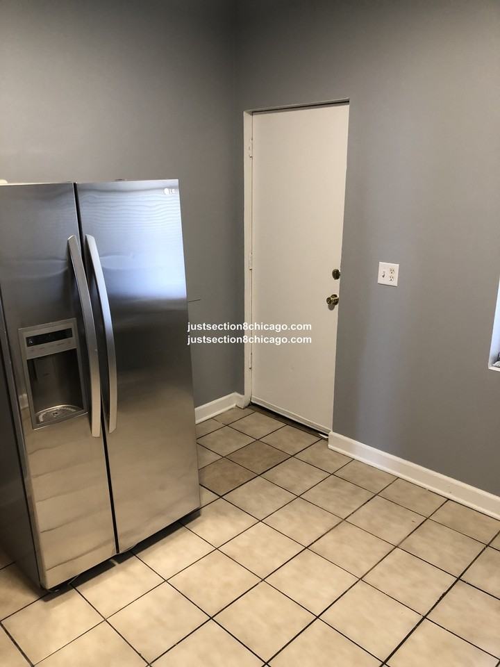 4956 W Fulton St #2 - Photo 2 of 12