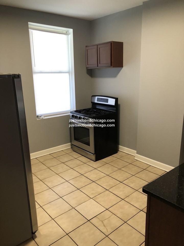 4956 W Fulton St #2 - Photo 3 of 12