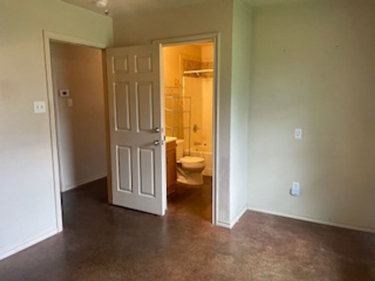 906 E Hook St - Photo 5 of 9