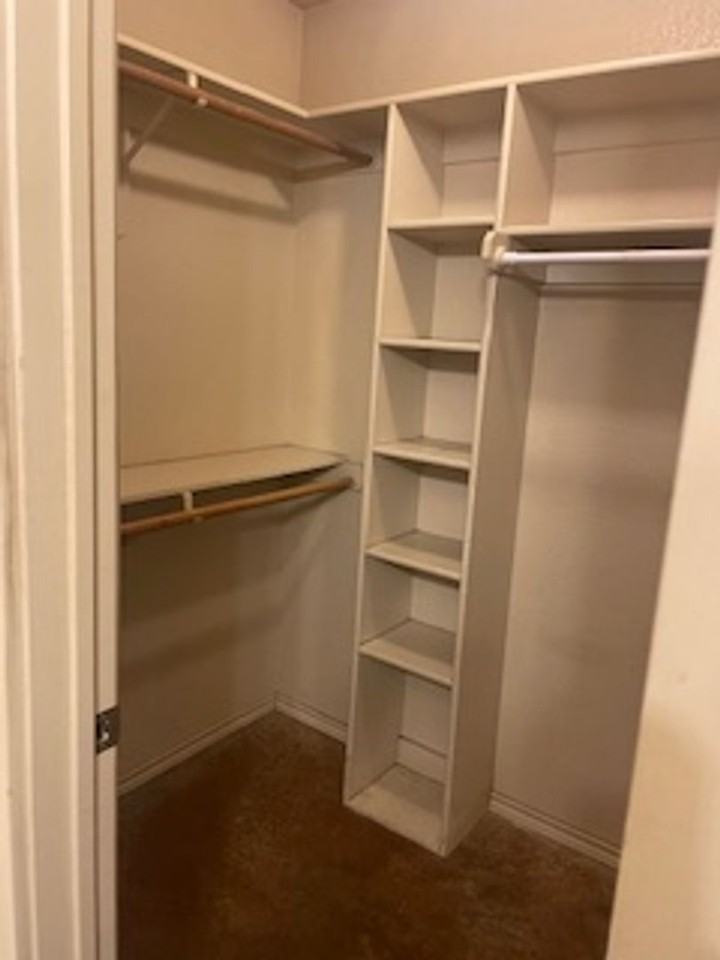 906 E Hook St - Photo 7 of 9
