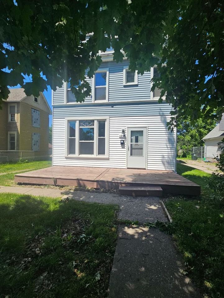 1218 Brown St - Photo 2 of 24