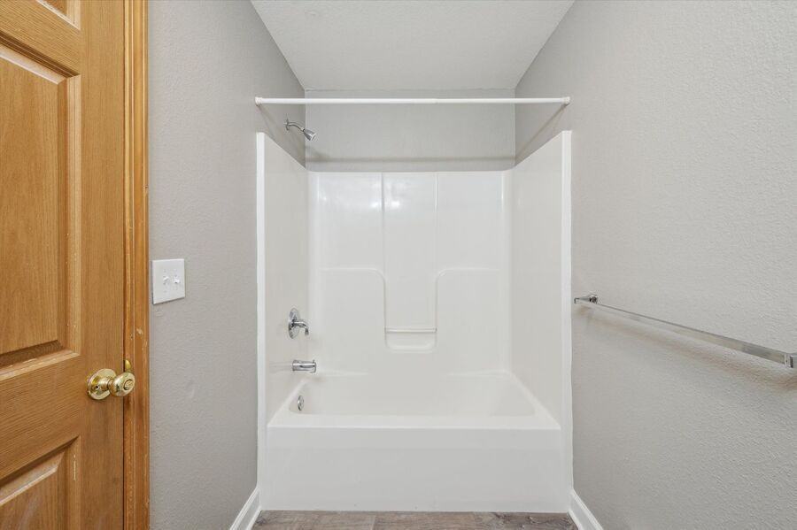 4111 Harvest Ln - Photo 3 of 6