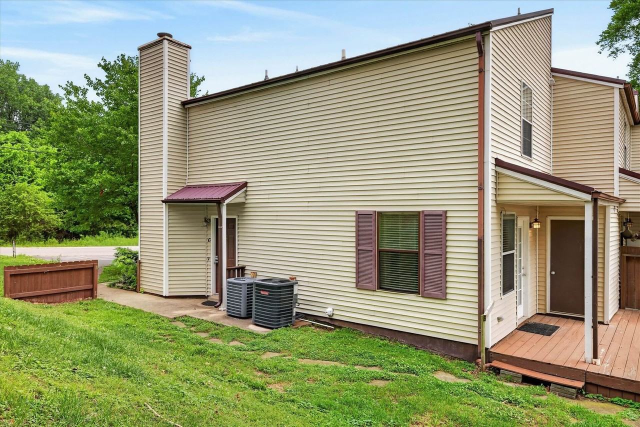 921 Kingsbury Dr - Photo 4 of 31