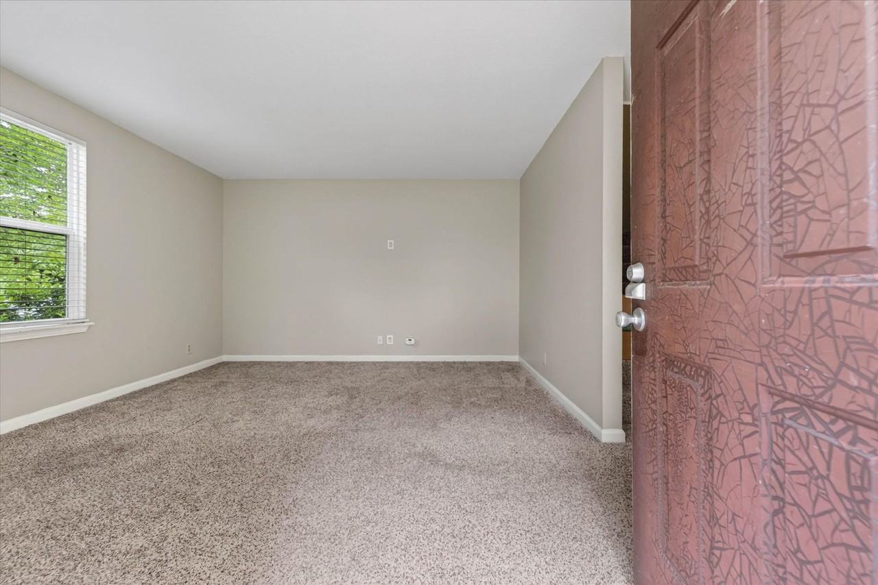921 Kingsbury Dr - Photo 6 of 31