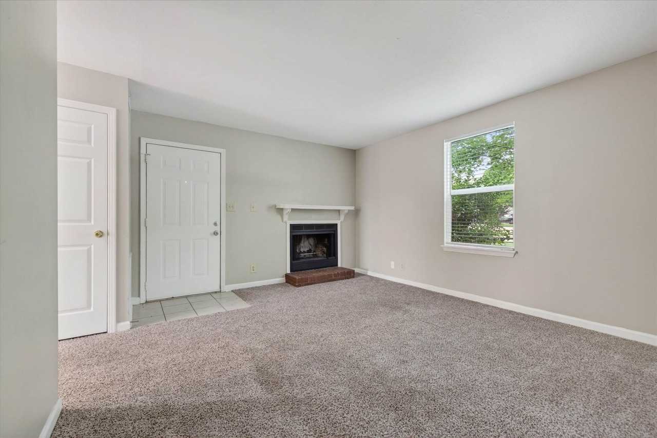 921 Kingsbury Dr - Photo 7 of 31
