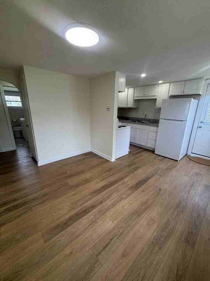 Clarendon Rd #1 - Photo 4 of 13