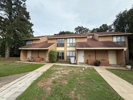 featured image of 2808 Villa Woods Cir