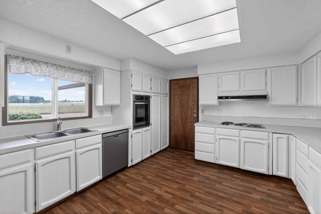 32303 Nw Zion Church Rd - Photo 4 of 16