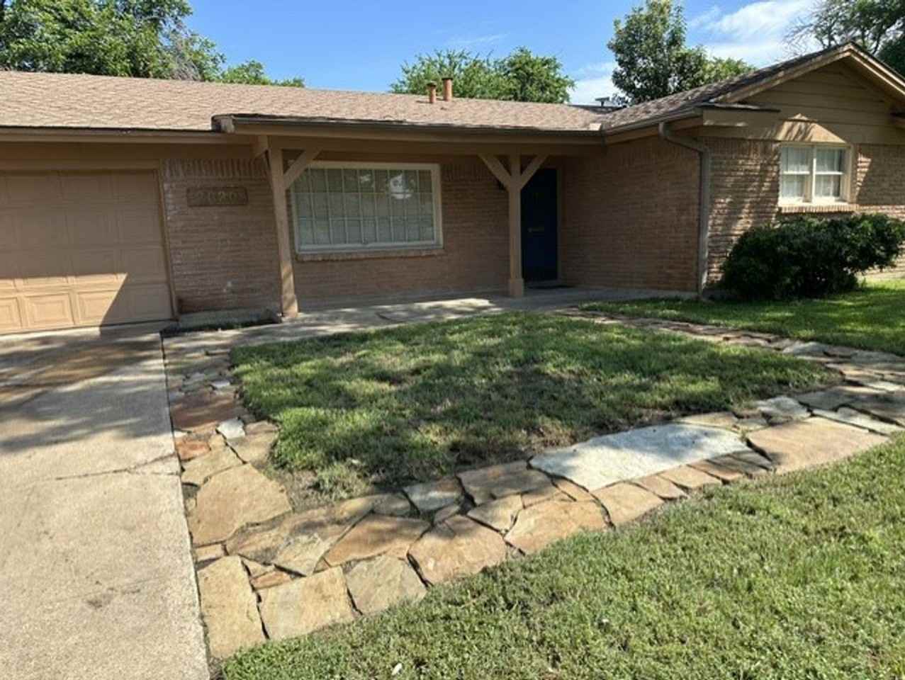 2820 Southgate Dr - Photo 2 of 19