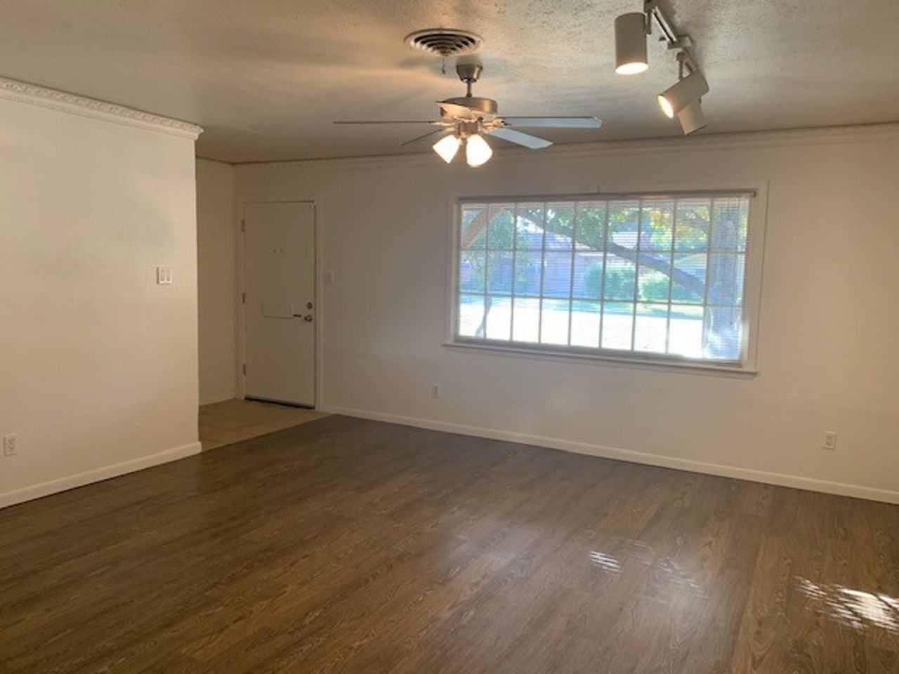 2820 Southgate Dr - Photo 3 of 19