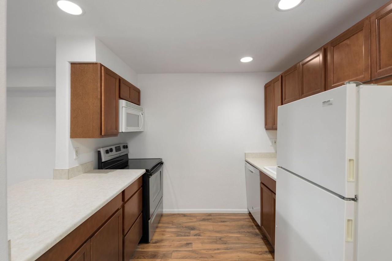 18621 Blueberry Ln #B104 - Photo 6 of 25