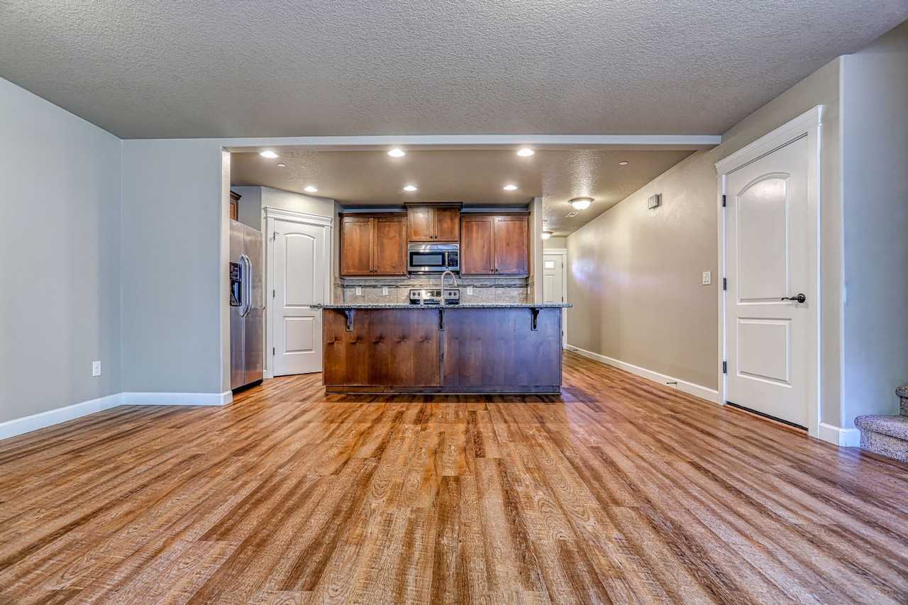 8226 Ne 20th St - Photo 5 of 30