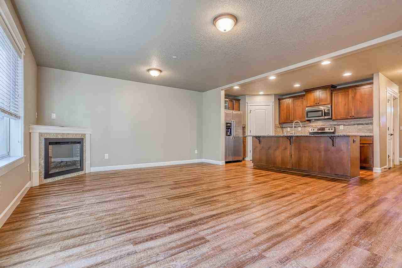 8226 Ne 20th St - Photo 6 of 30