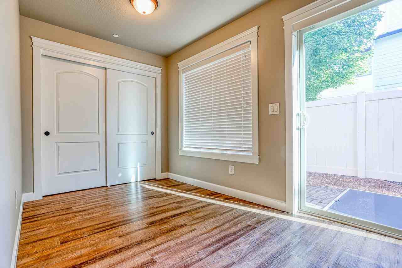 8226 Ne 20th St - Photo 7 of 30