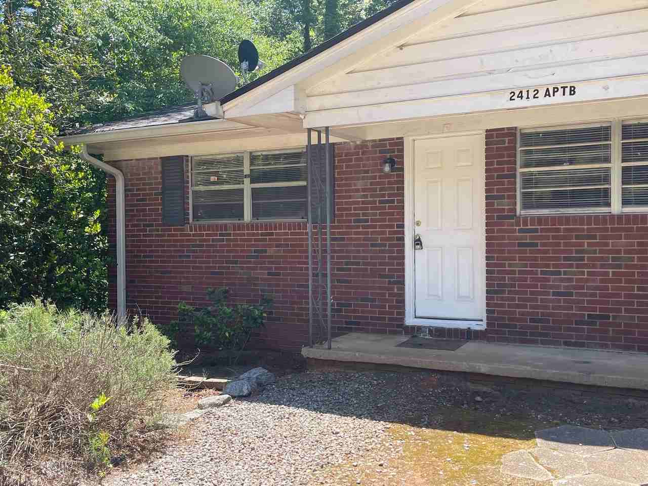 2412 Airport Dr Apt B - Photo 2 of 12