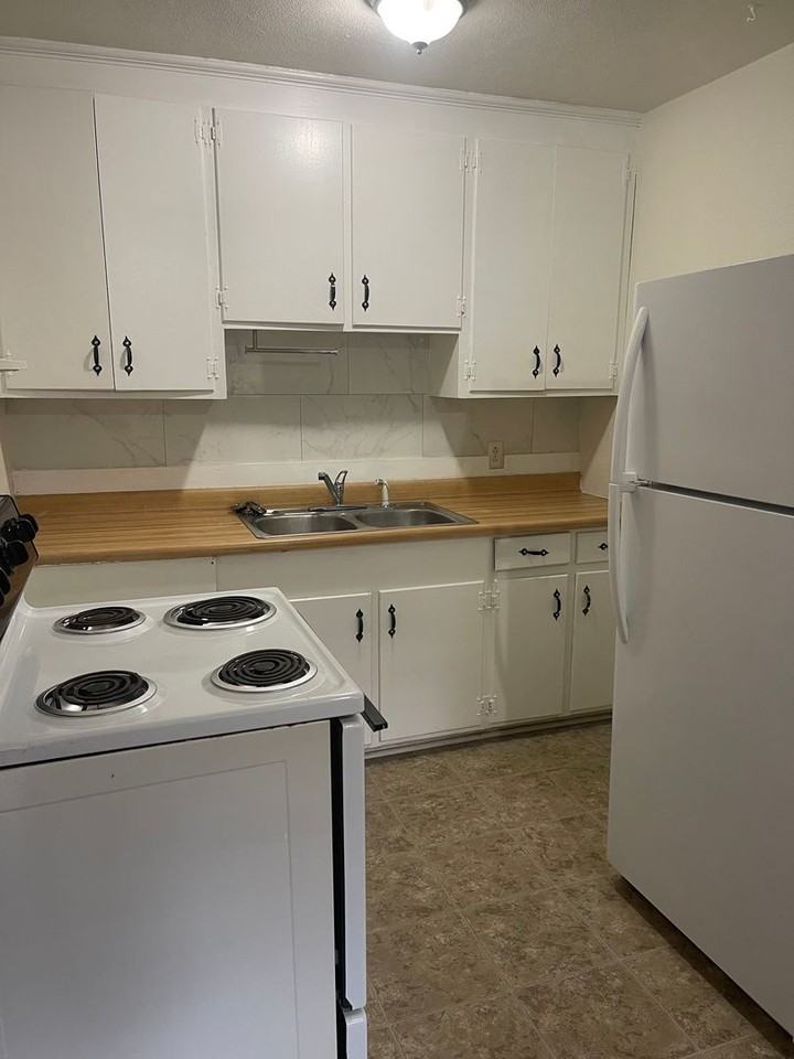 2412 Airport Dr Apt B - Photo 6 of 12
