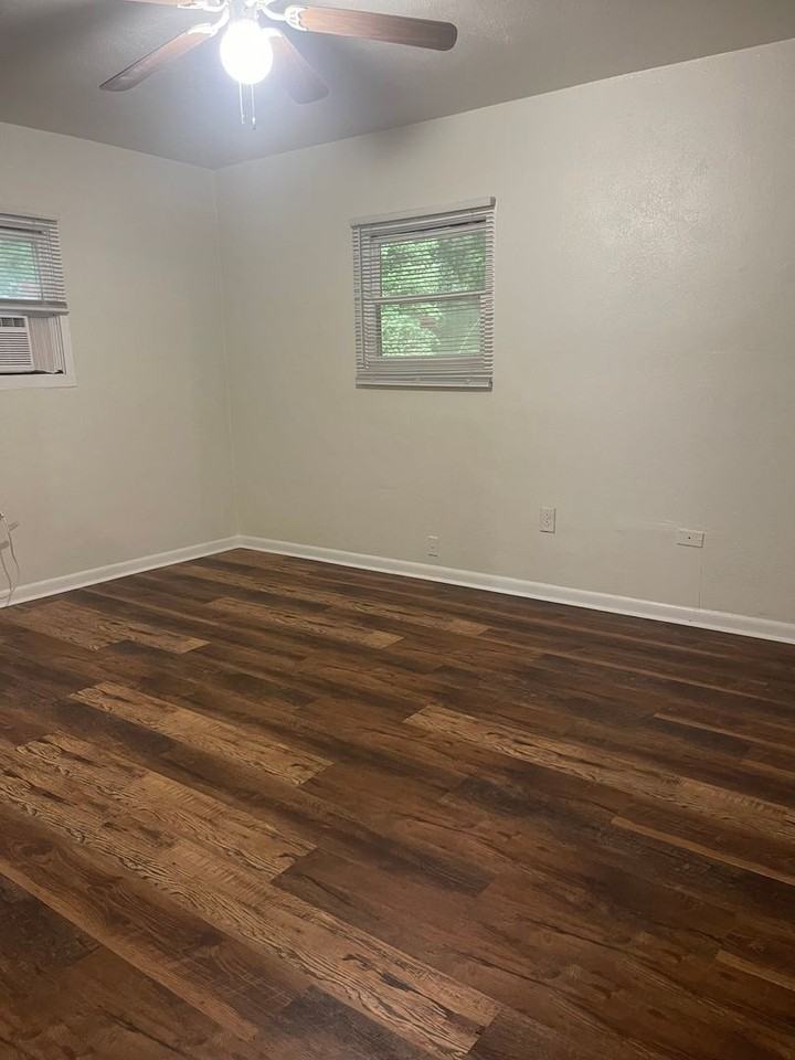 2412 Airport Dr Apt B - Photo 7 of 12
