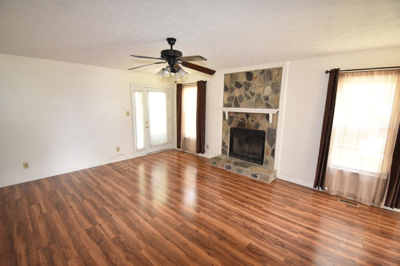 121 Sprucepine Dr - Photo 3 of 20