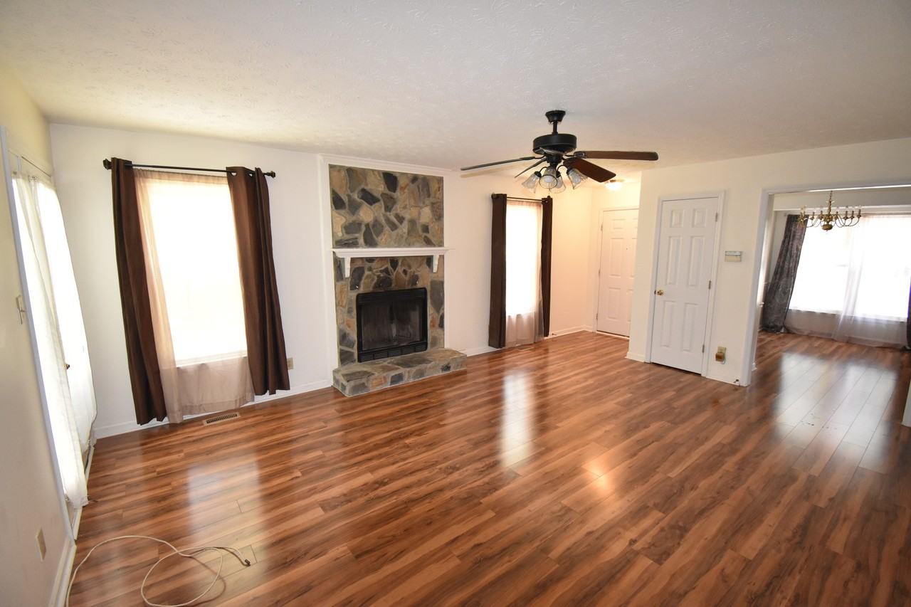 121 Sprucepine Dr - Photo 5 of 20