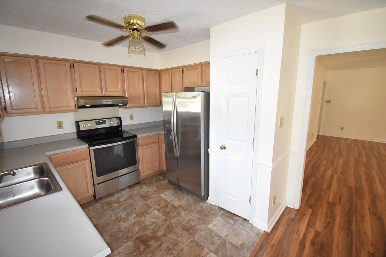 121 Sprucepine Dr - Photo 7 of 20