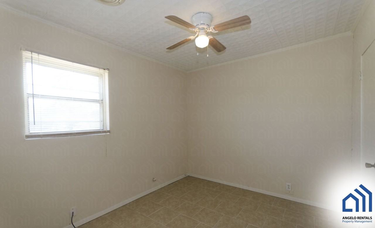 4422 Bowie St - Photo 7 of 13