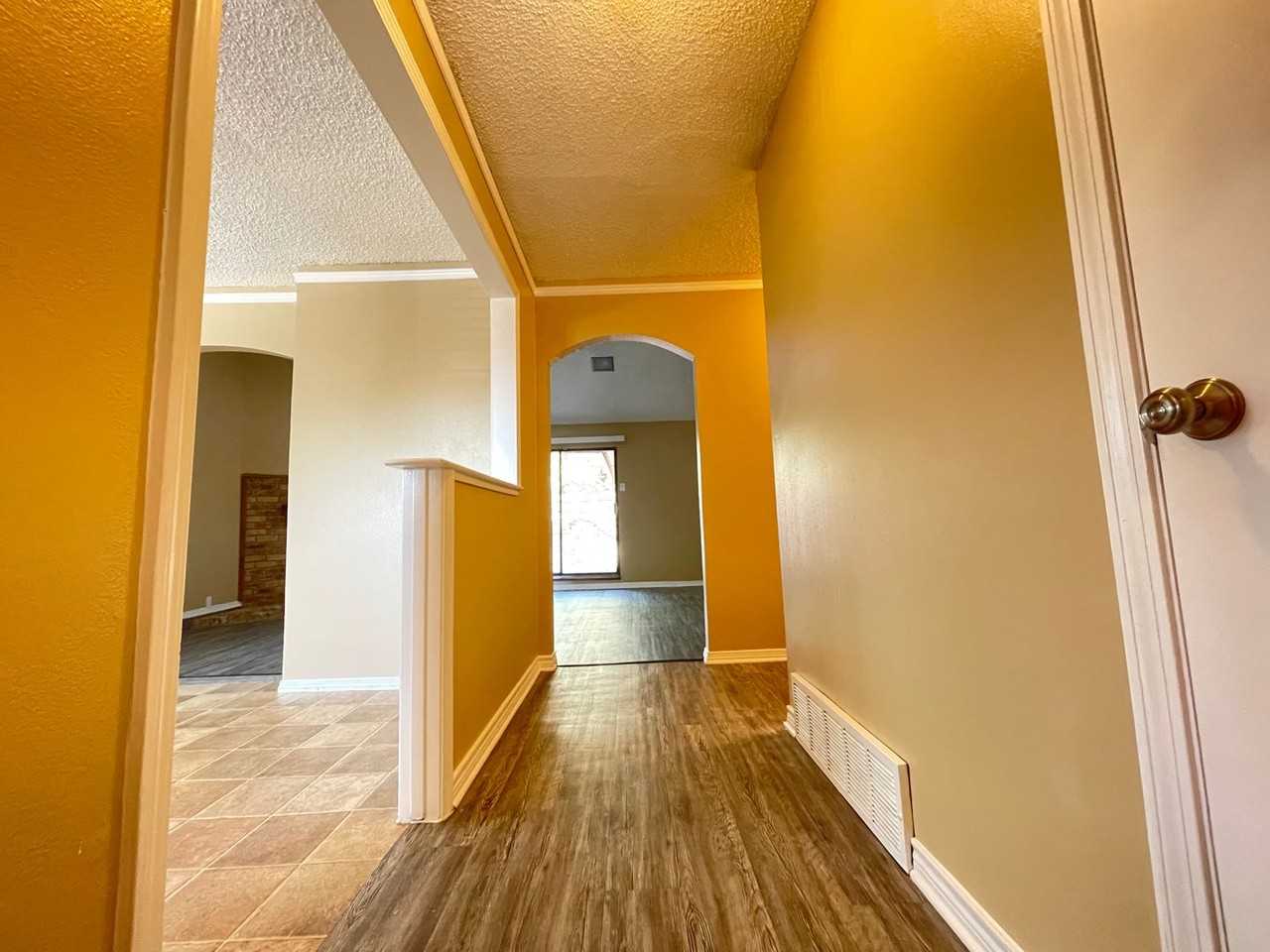 2917 Elsinor Dr - Photo 2 of 25