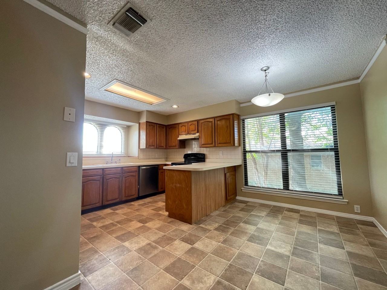 2917 Elsinor Dr - Photo 3 of 25