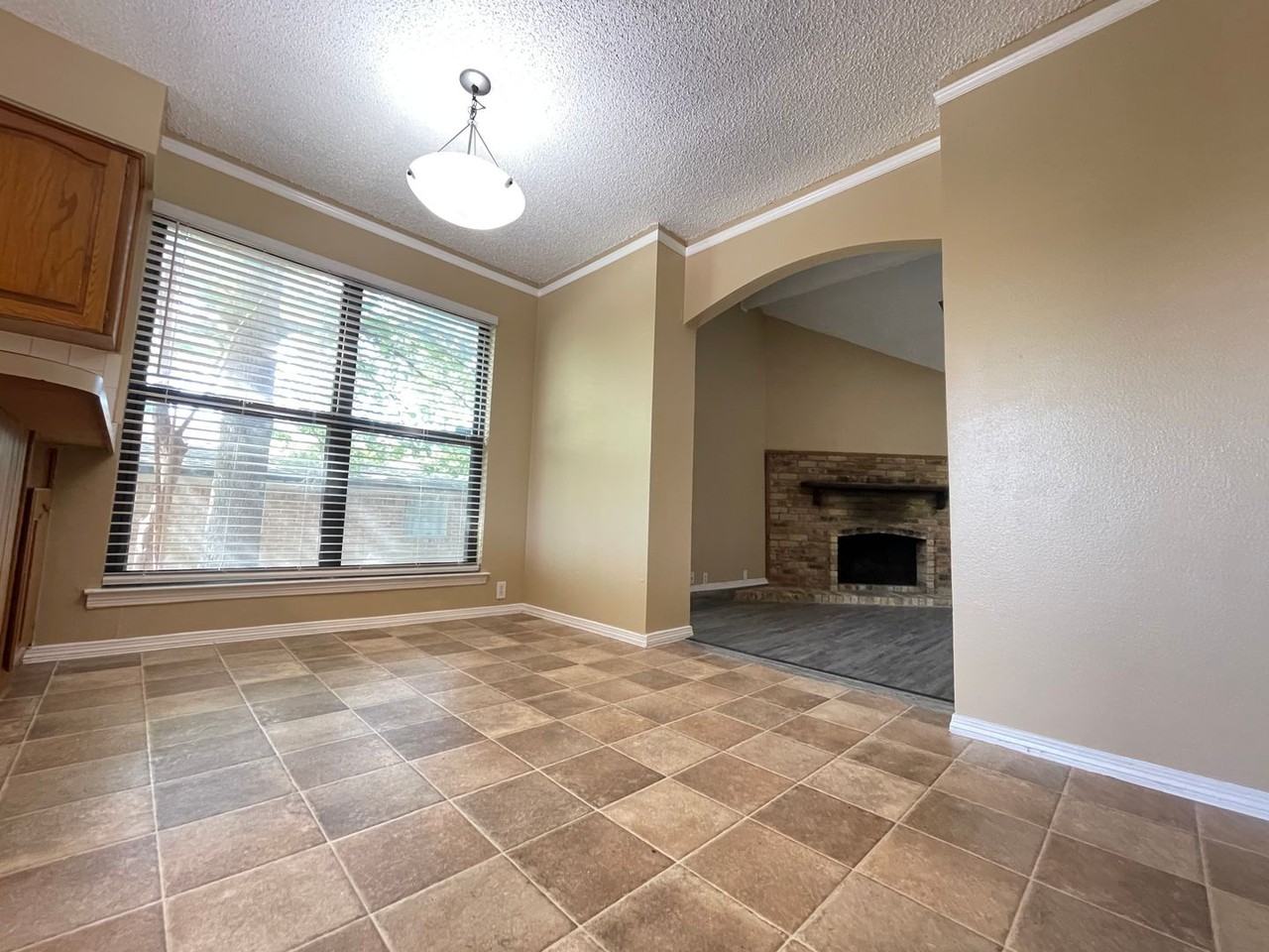 2917 Elsinor Dr - Photo 4 of 25