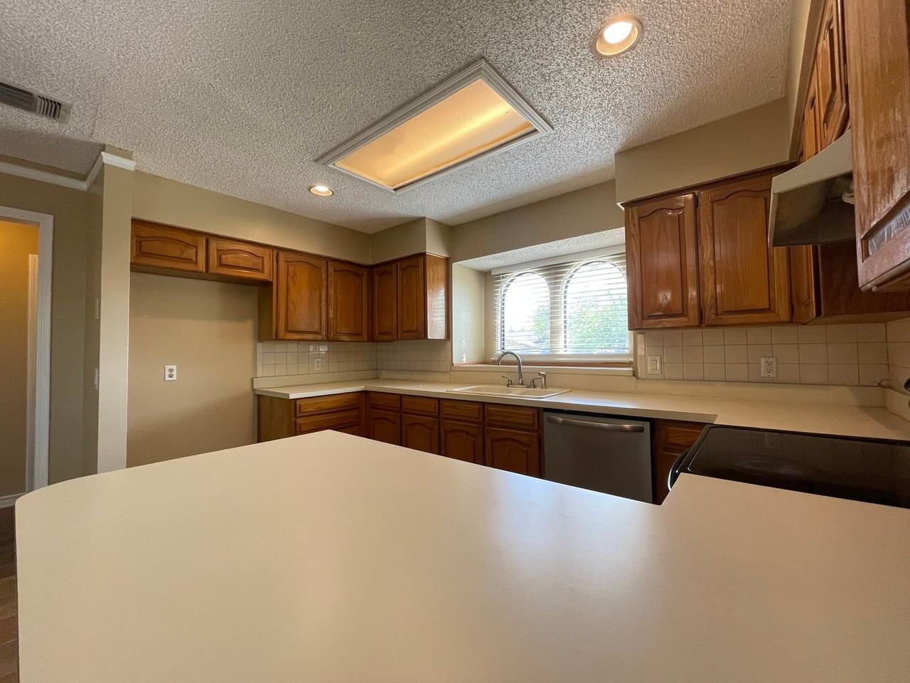 2917 Elsinor Dr - Photo 5 of 25