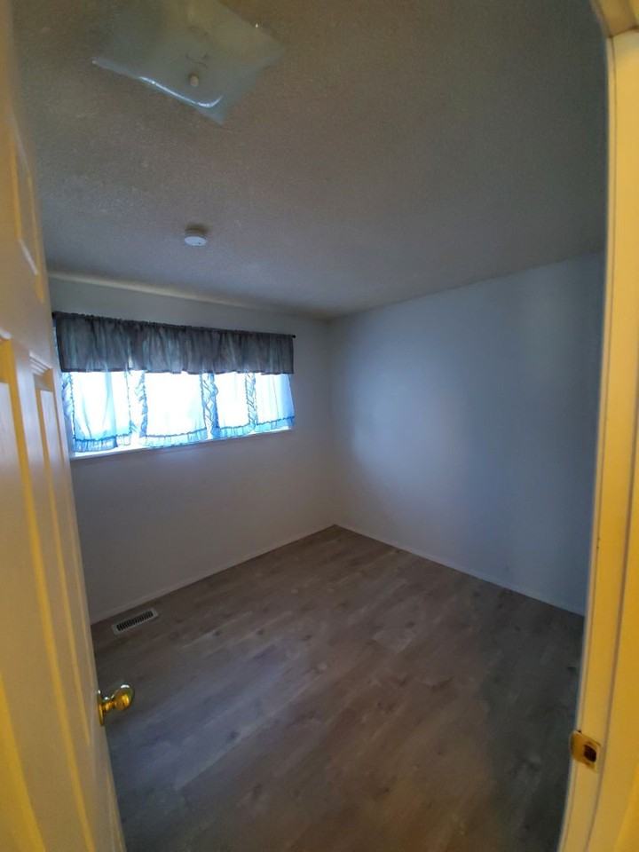 3070 Seiford Ave Se - Photo 5 of 34