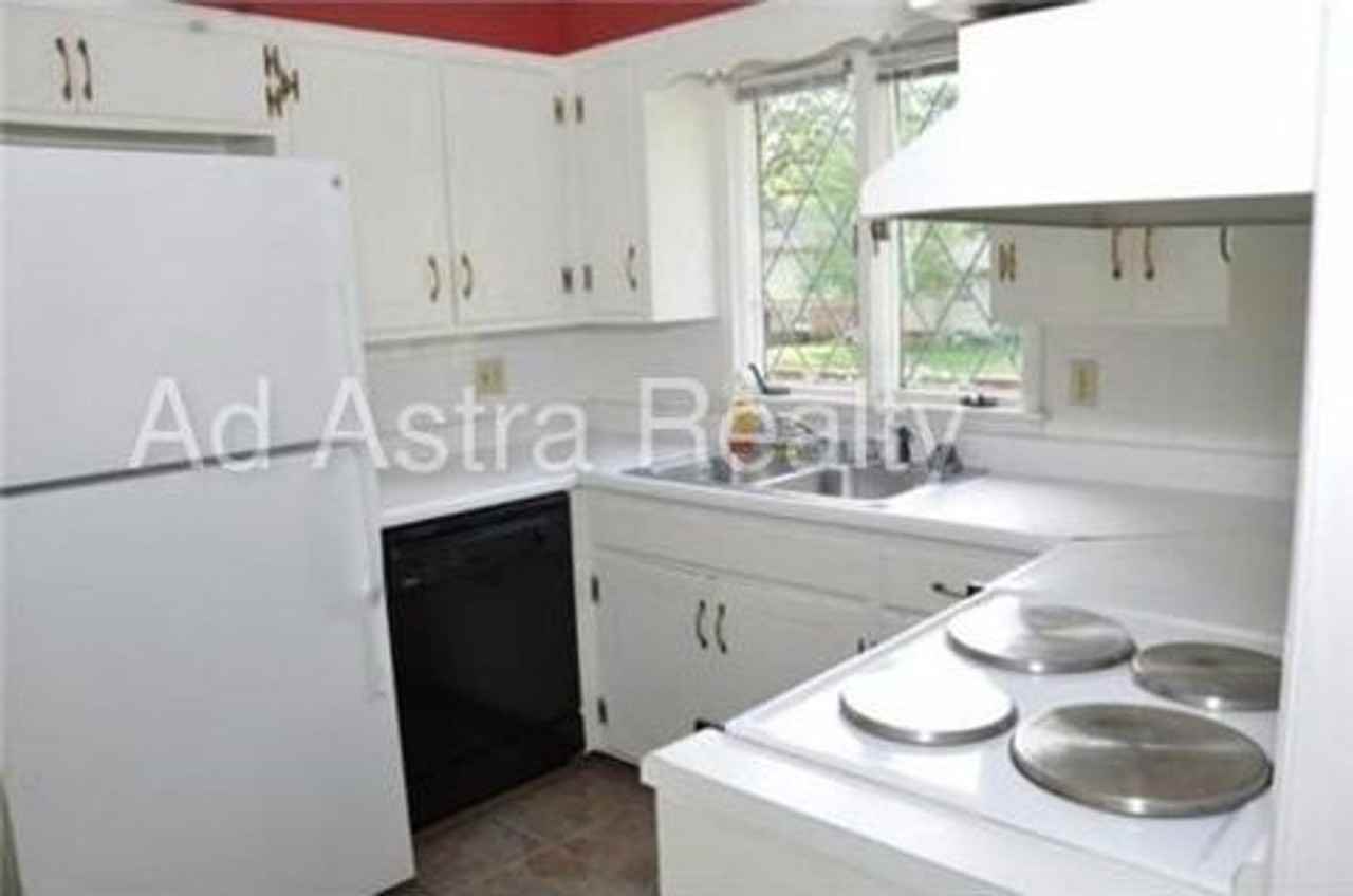 8909 W 71st St - Photo 3 of 14