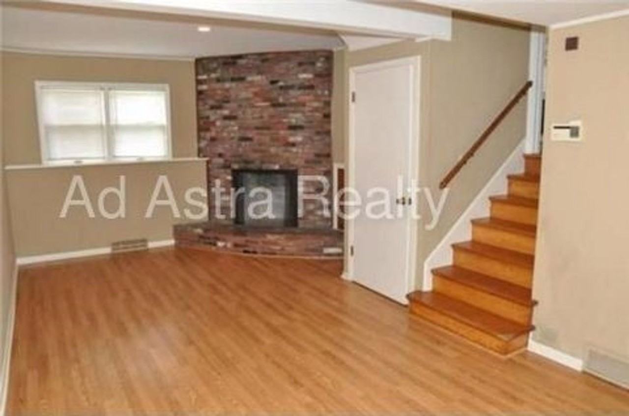 8909 W 71st St - Photo 5 of 14
