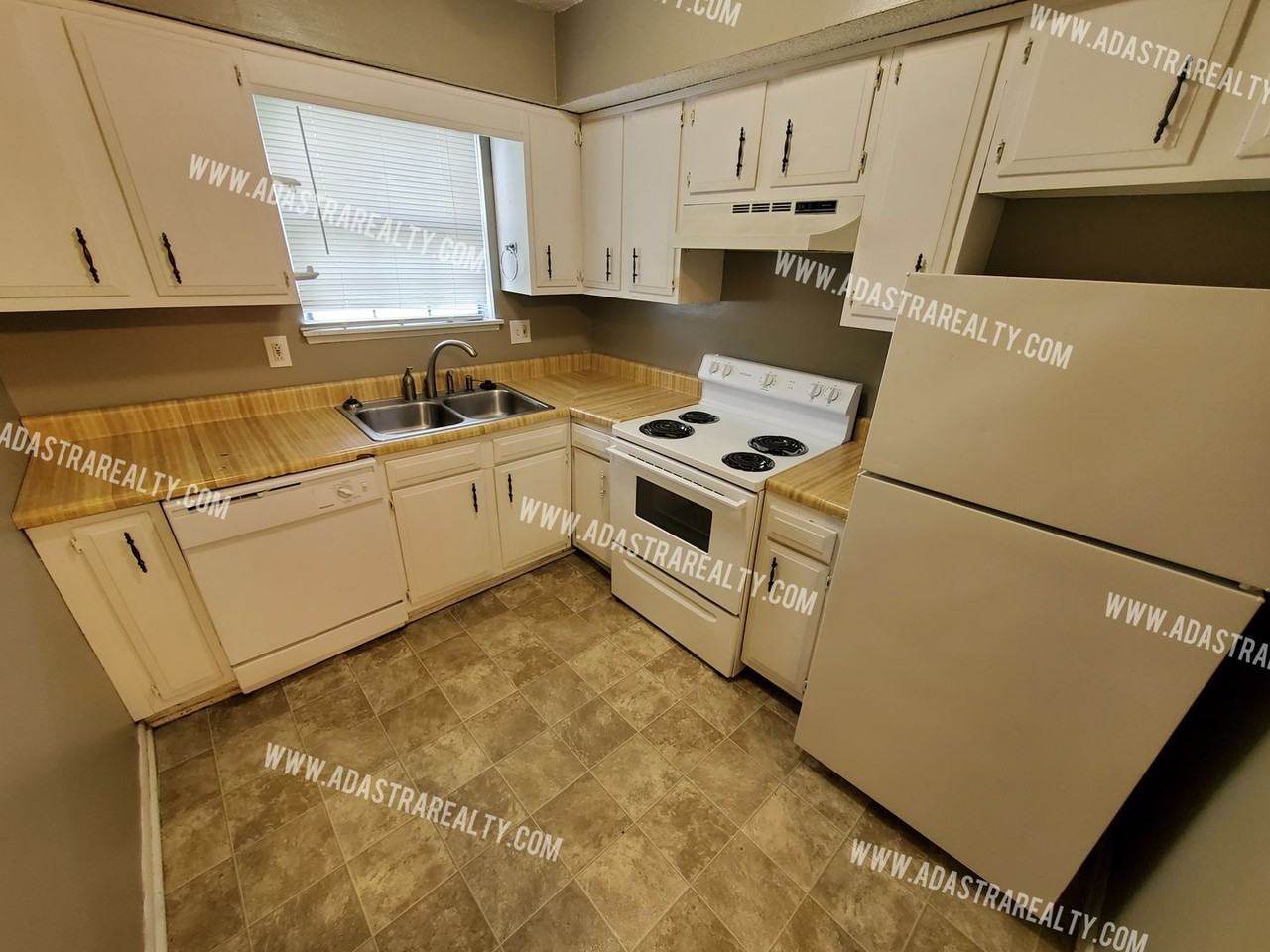 809 N Washington St - Photo 5 of 9
