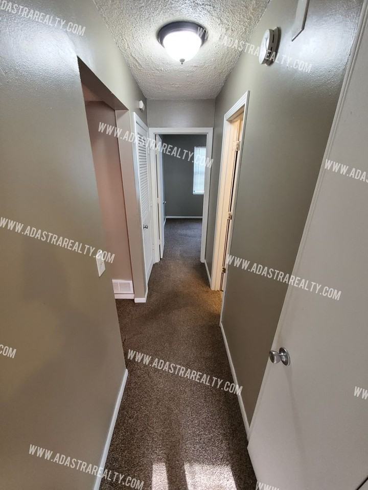 809 N Washington St - Photo 6 of 9
