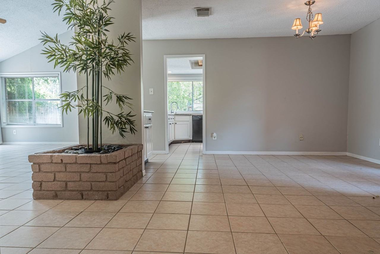 7410 Songwind Ln - Photo 4 of 18