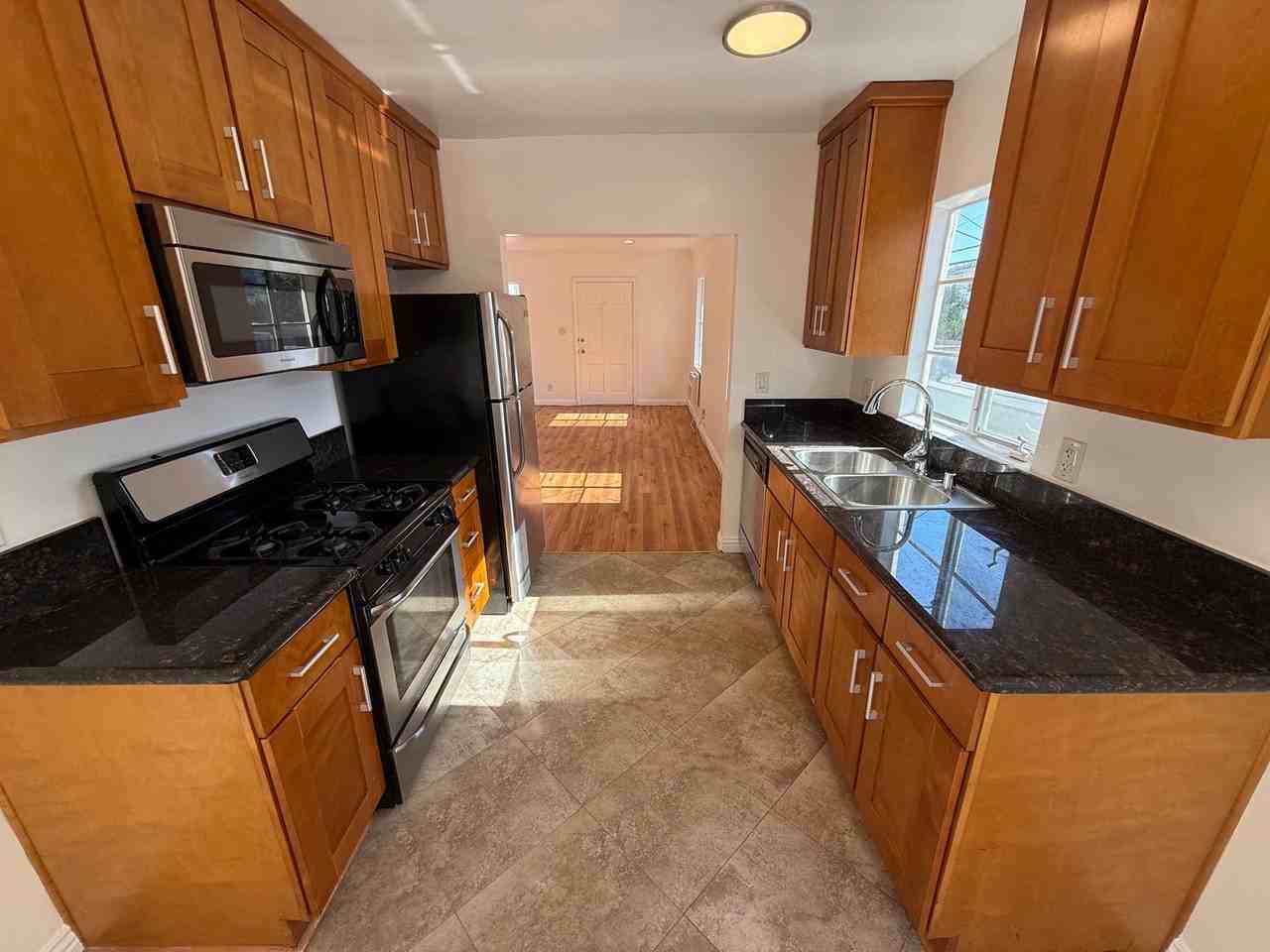 1811 N. Garfield Pl. - Photo 3 of 34
