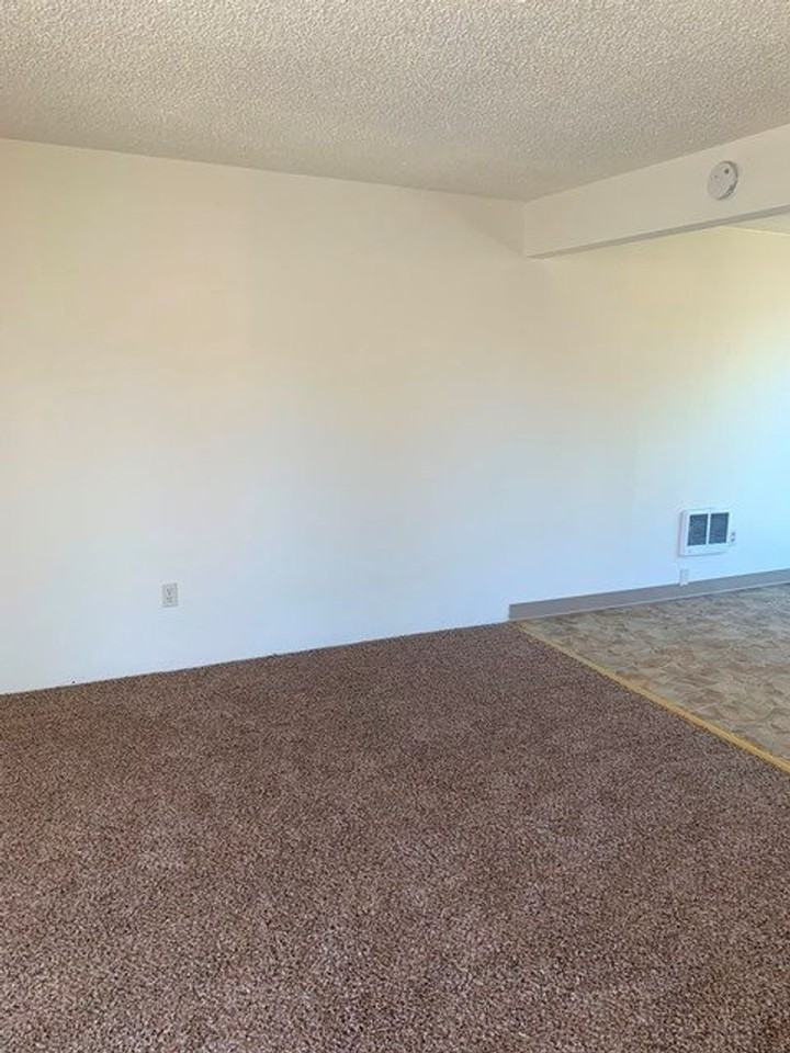 32 Nevada St - Photo 2 of 9