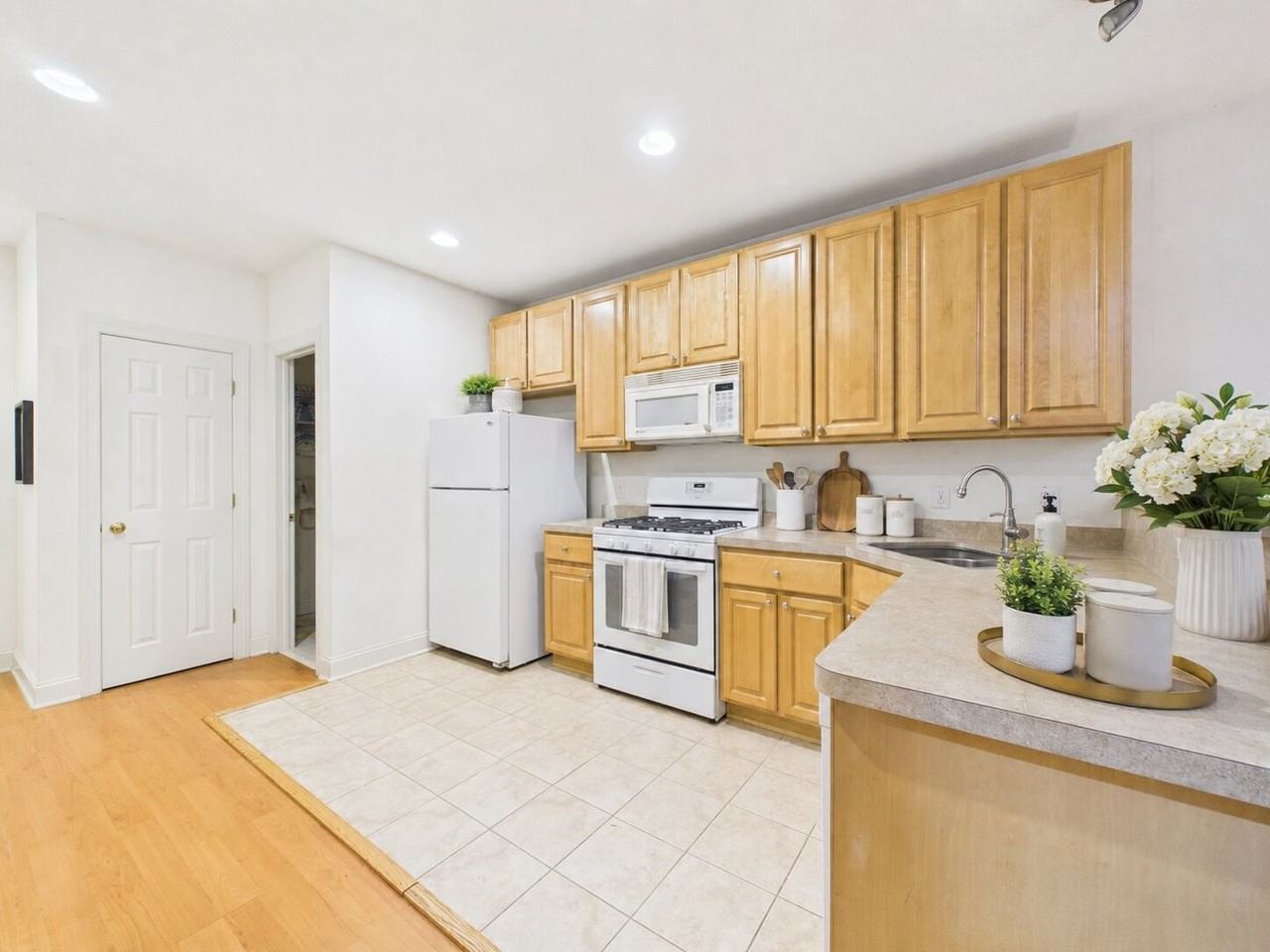 3040 W Stiles St - Photo 7 of 33