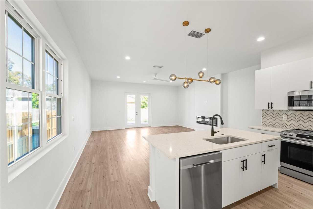 2403 W North B St #2 - Photo 3 of 12