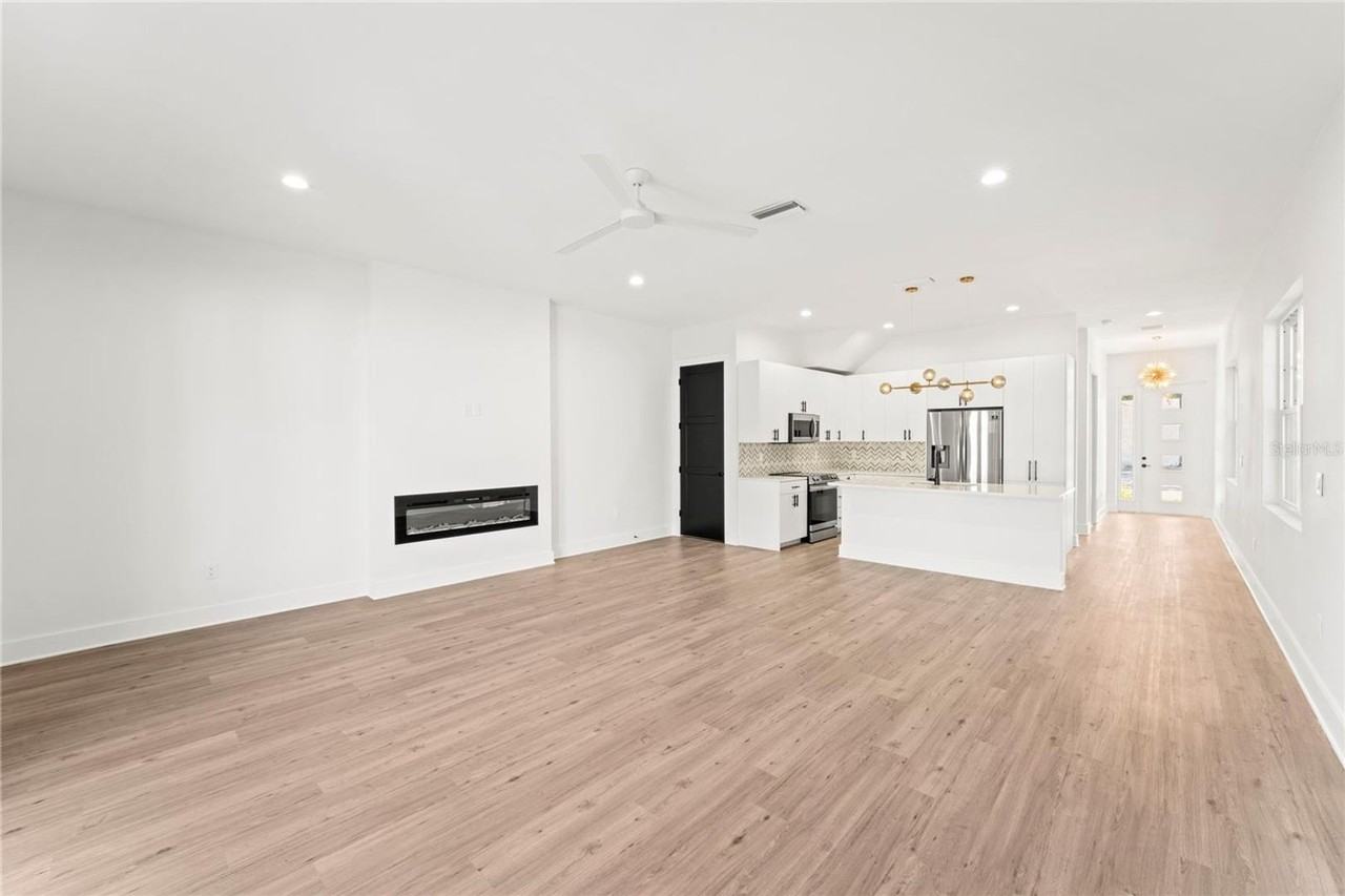 2403 W North B St #2 - Photo 4 of 12