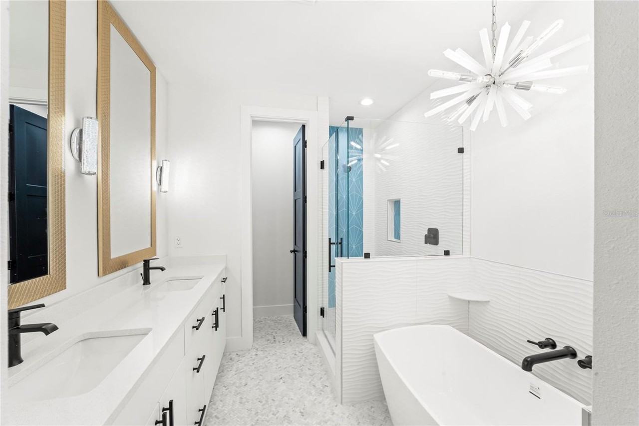 2403 W North B St #2 - Photo 6 of 12
