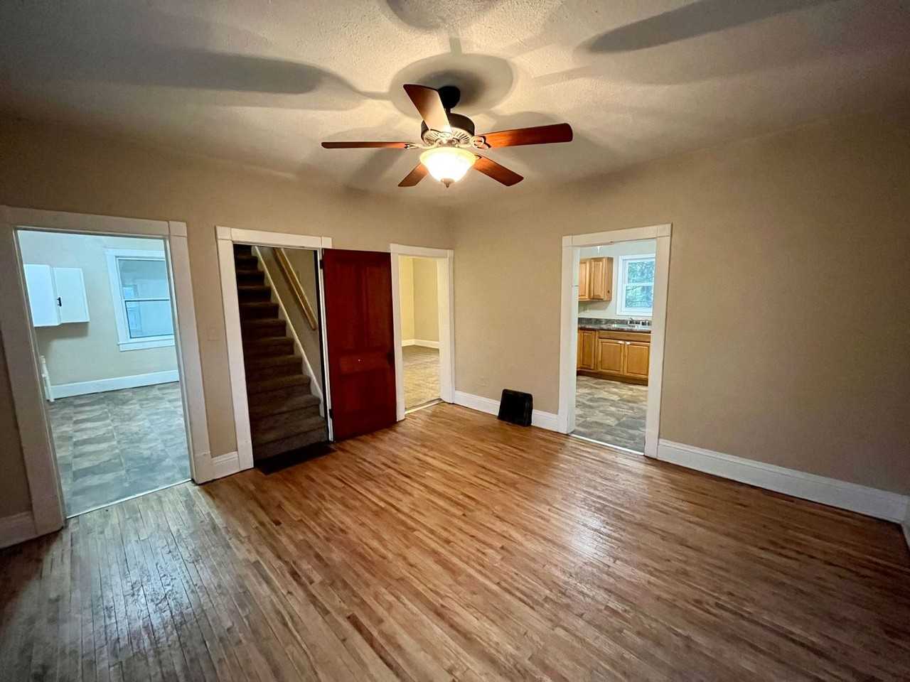1112 Jefferson St - Photo 5 of 30