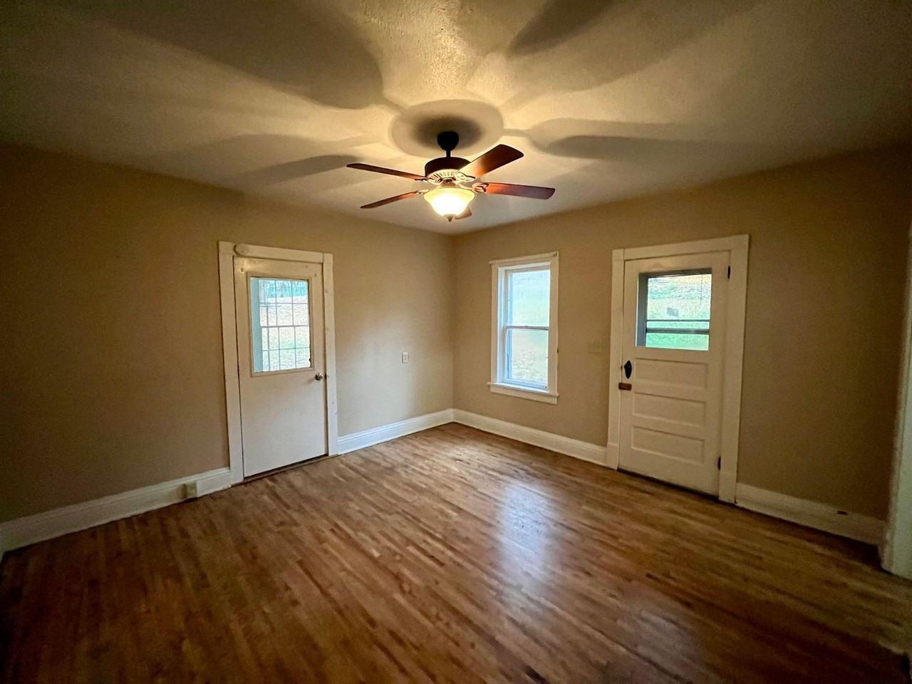 1112 Jefferson St - Photo 6 of 30