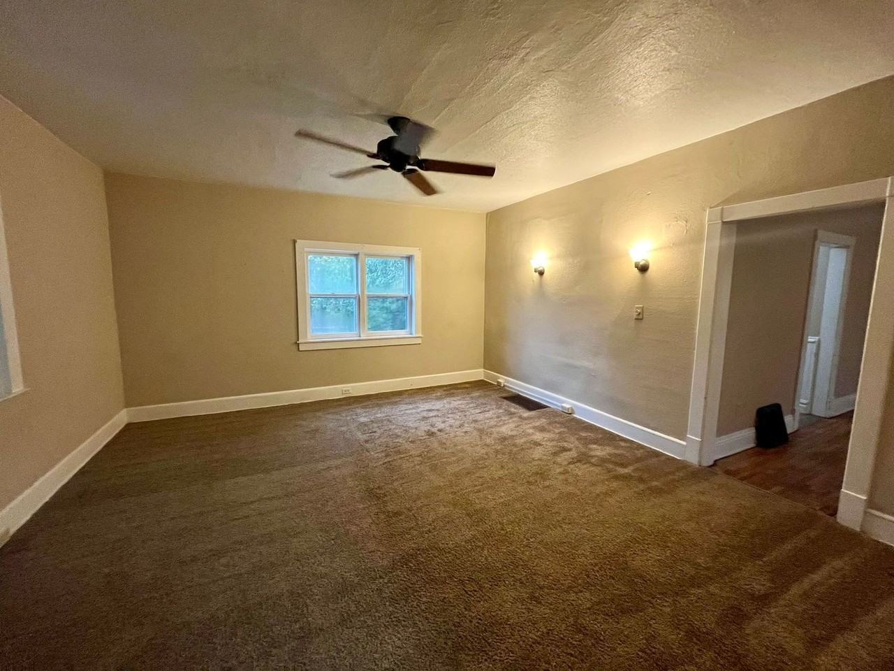 1112 Jefferson St - Photo 7 of 30
