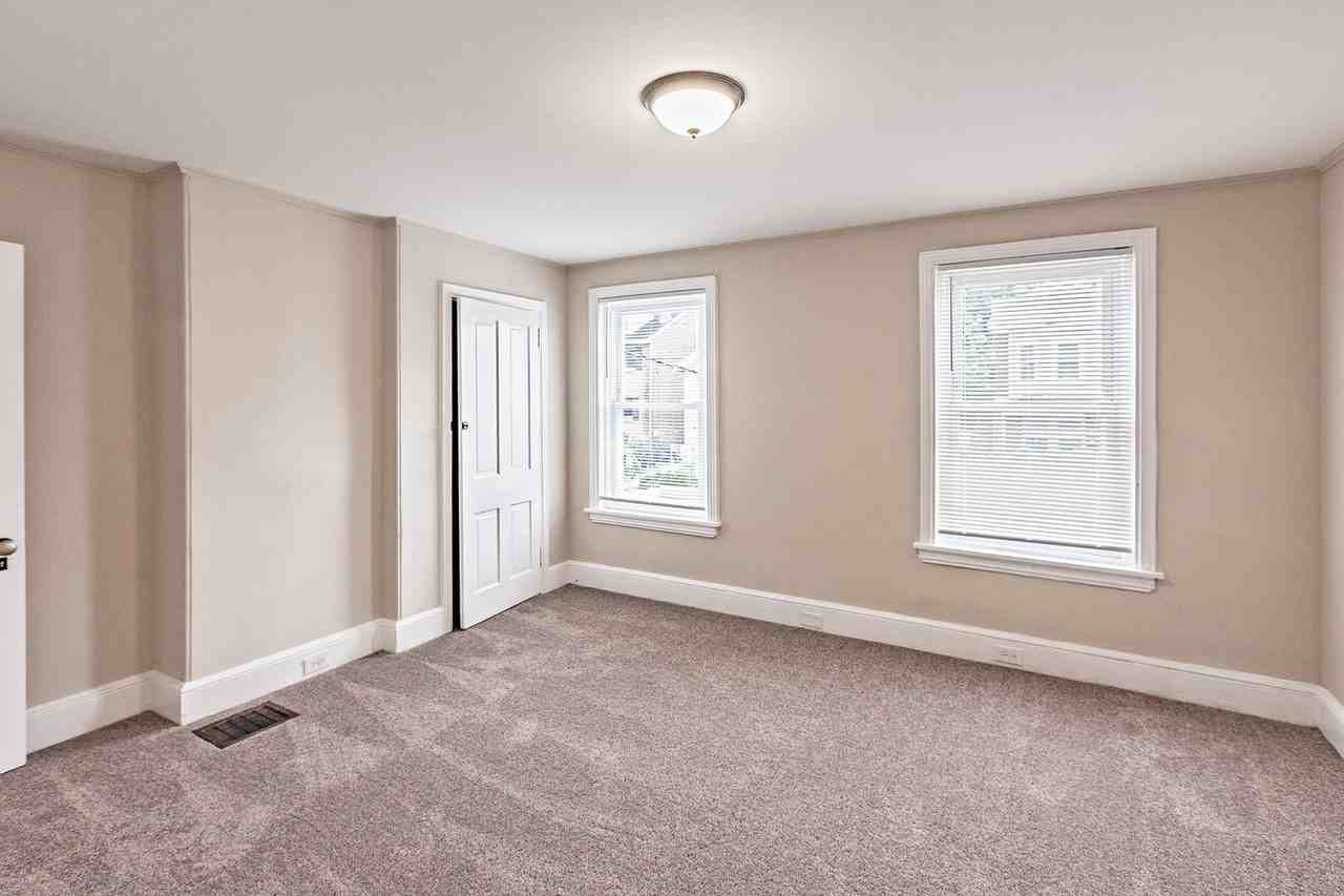 1607 Howland St - Photo 7 of 15
