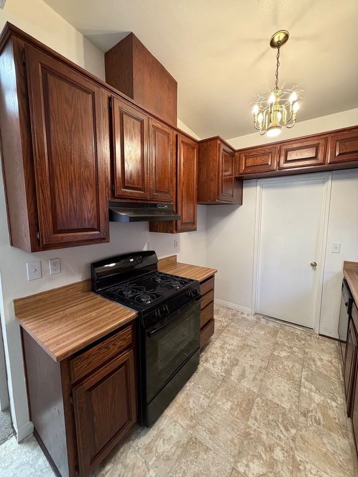 4515 Revillo Way - Photo 3 of 16